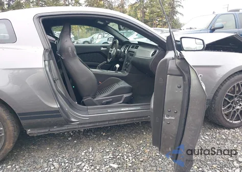 2013 Ford Shelby Gt500 z USA, uszkodzony, nr VIN 1ZVBP8JZ2D5260857